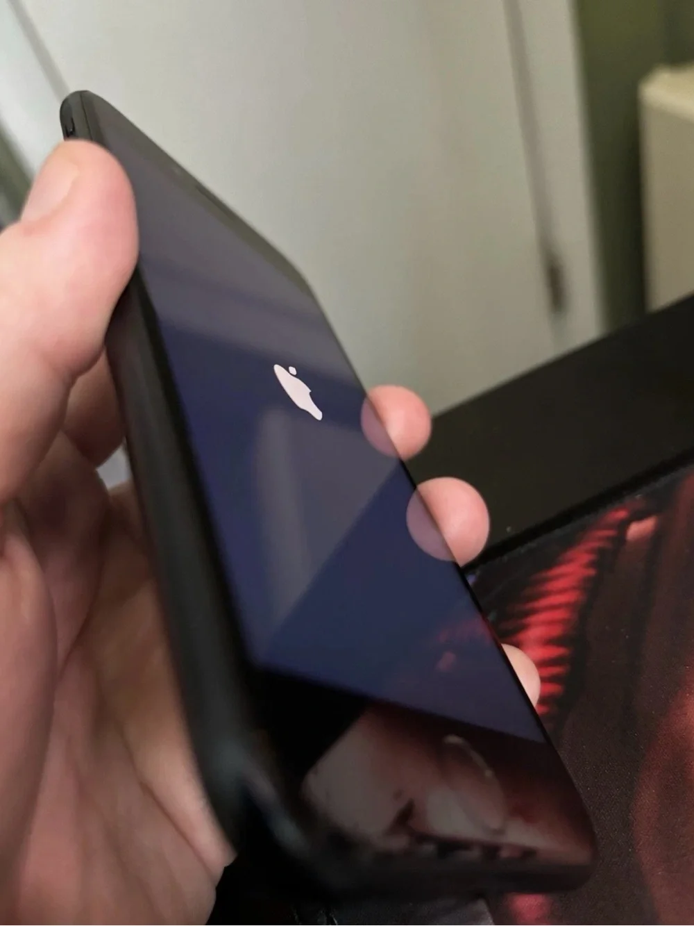 Apple iPhone SE 3 in Midnight Black with 64GB storage and iOS 18.3.2